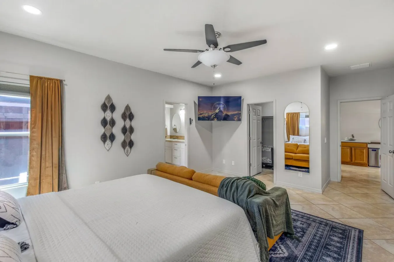 The Golden Hour Getaway - Pool, Lake Views, Games 17