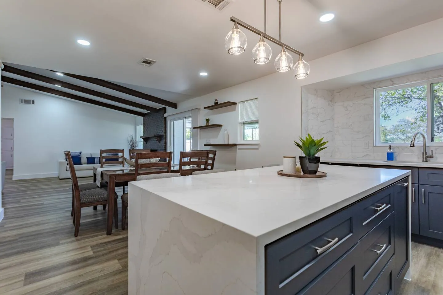 Modern Guesthouse Luxe Retreat- Sleeps 12! 9