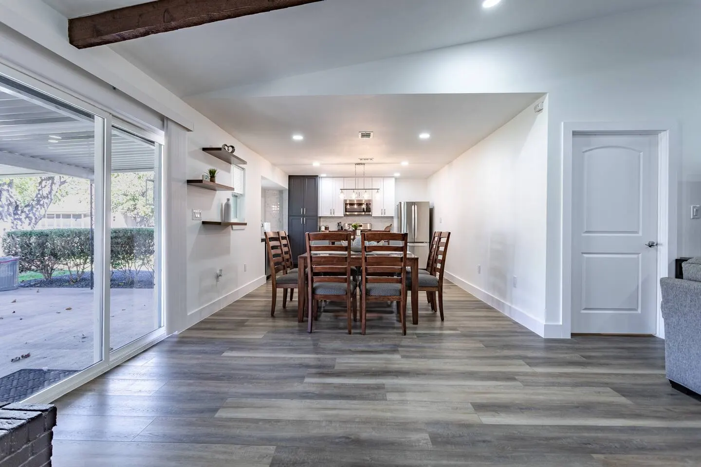 Modern Guesthouse Luxe Retreat- Sleeps 12! 16