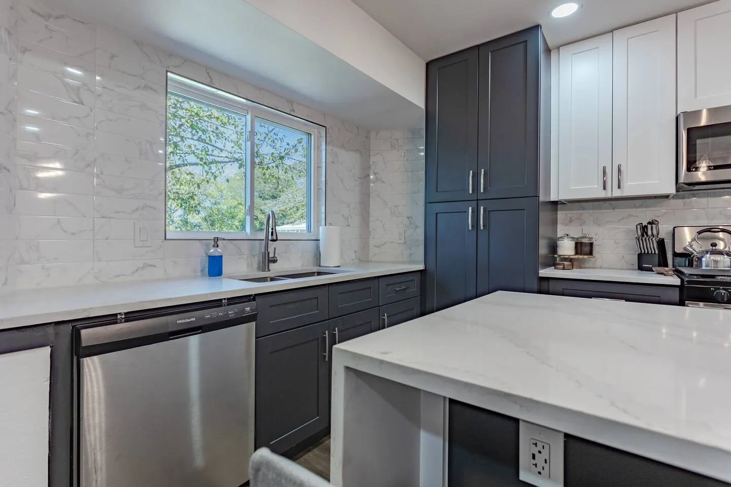 Modern Guesthouse Luxe Retreat- Sleeps 12! 20