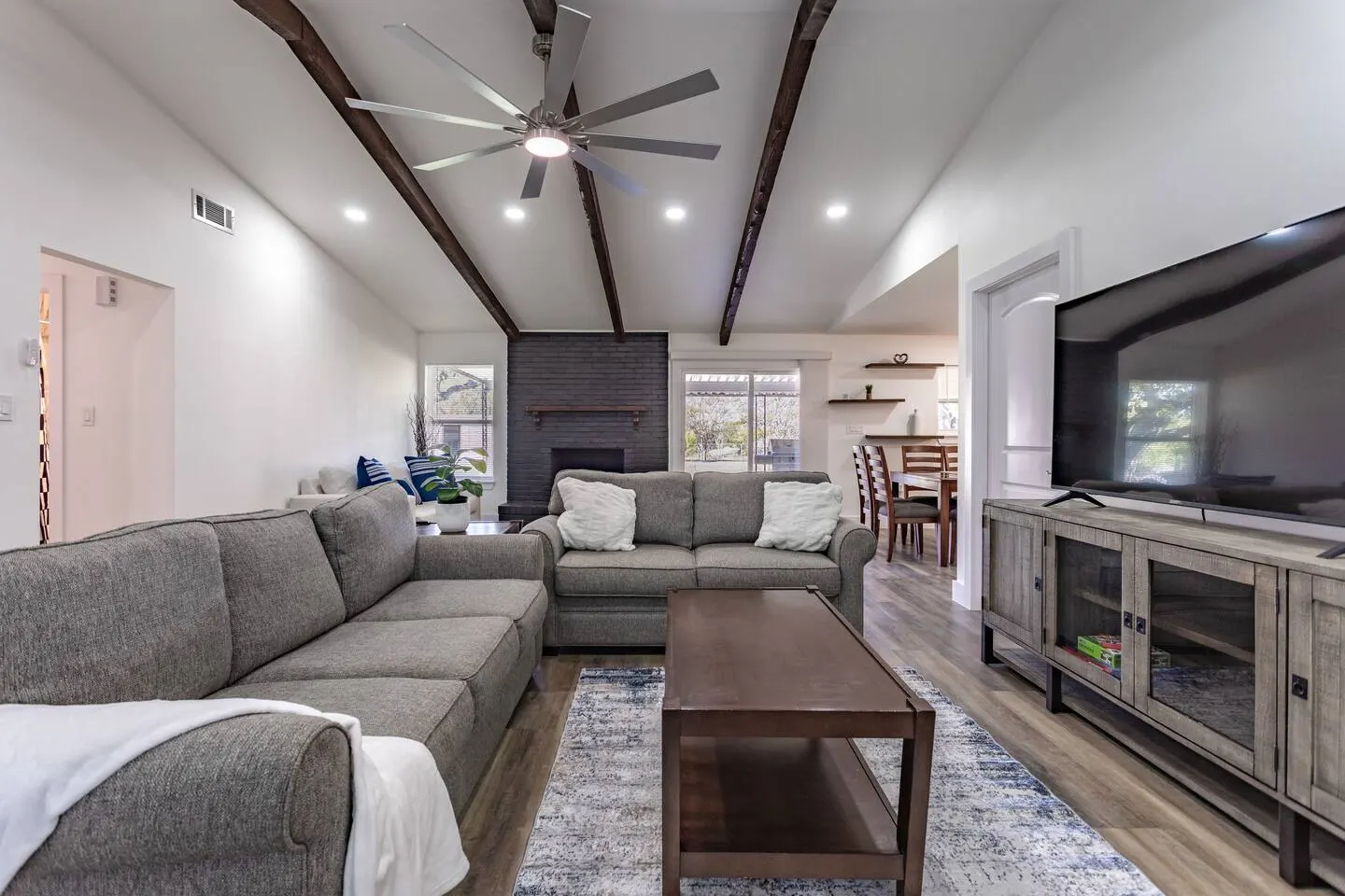 Modern Guesthouse Luxe Retreat- Sleeps 12! 7