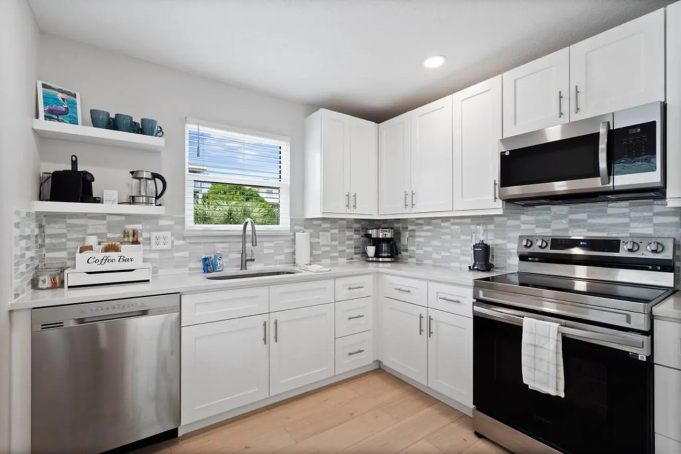 The Cottage on Pelican 7