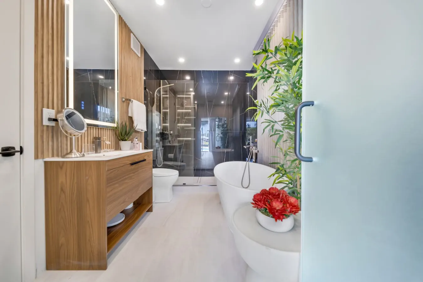 20% Off NEW 5BR Hallendale Beach Waterfront Villa 9