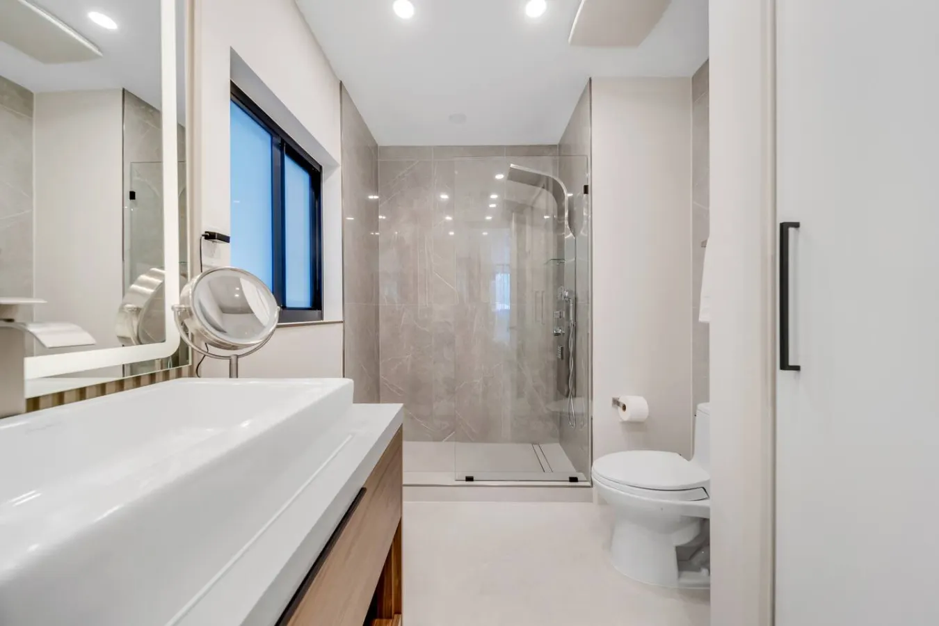 20% Off NEW 5BR Hallendale Beach Waterfront Villa 12