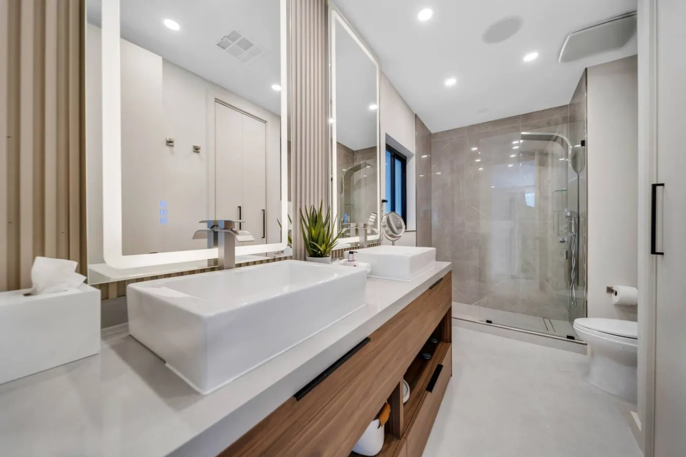 20% Off NEW 5BR Hallendale Beach Waterfront Villa 13