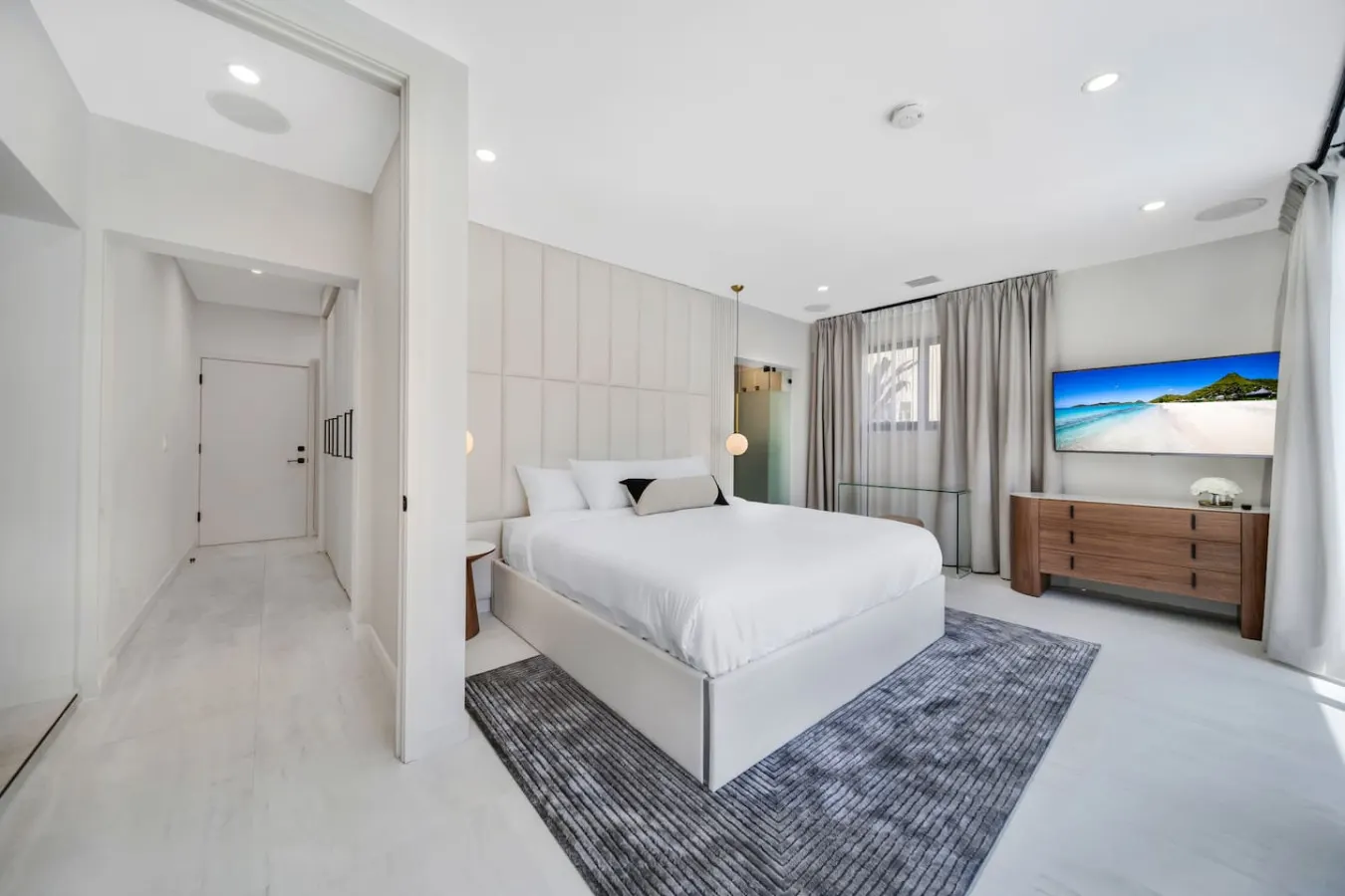 20% Off NEW 5BR Hallendale Beach Waterfront Villa 19