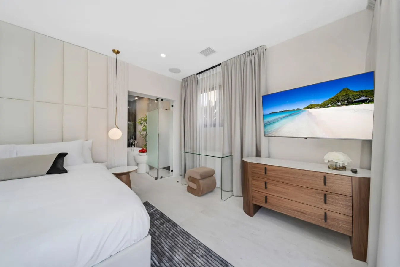 20% Off NEW 5BR Hallendale Beach Waterfront Villa 20