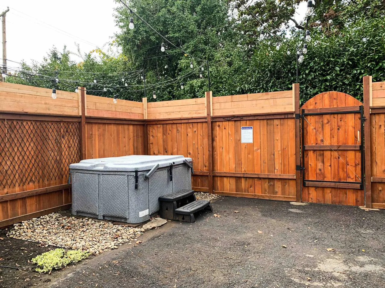 Perfect for two! Hot tub, King Bed, Fire pit 3
