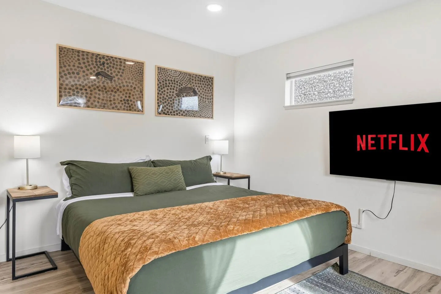 Perfect for two! Hot tub, King Bed, Fire pit 6