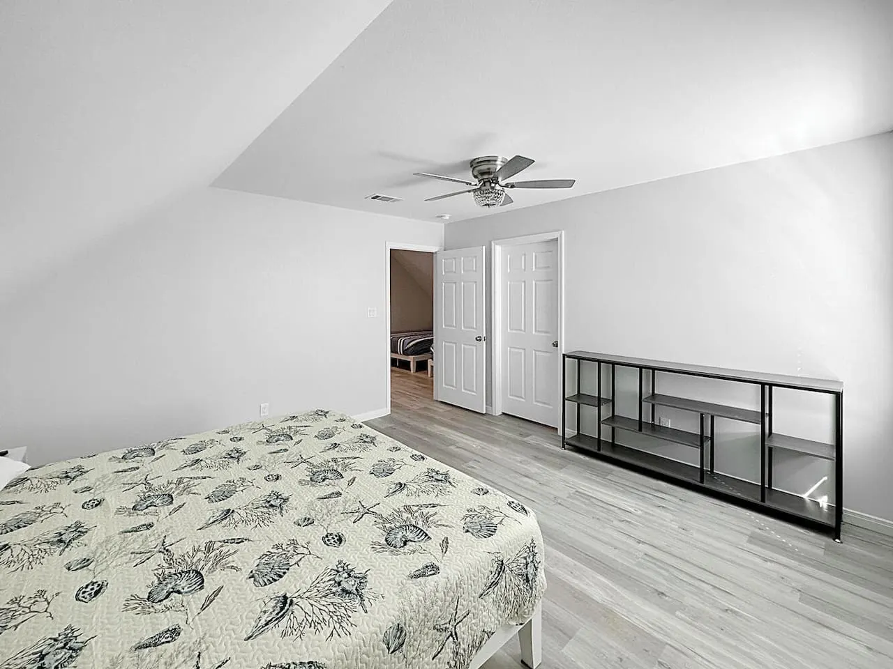 Getaway Gulf, Bolivar Peninsula, Sleeps 24, 6 Bedrooms, 4 King Rooms, Walk to Beach, In Town 10