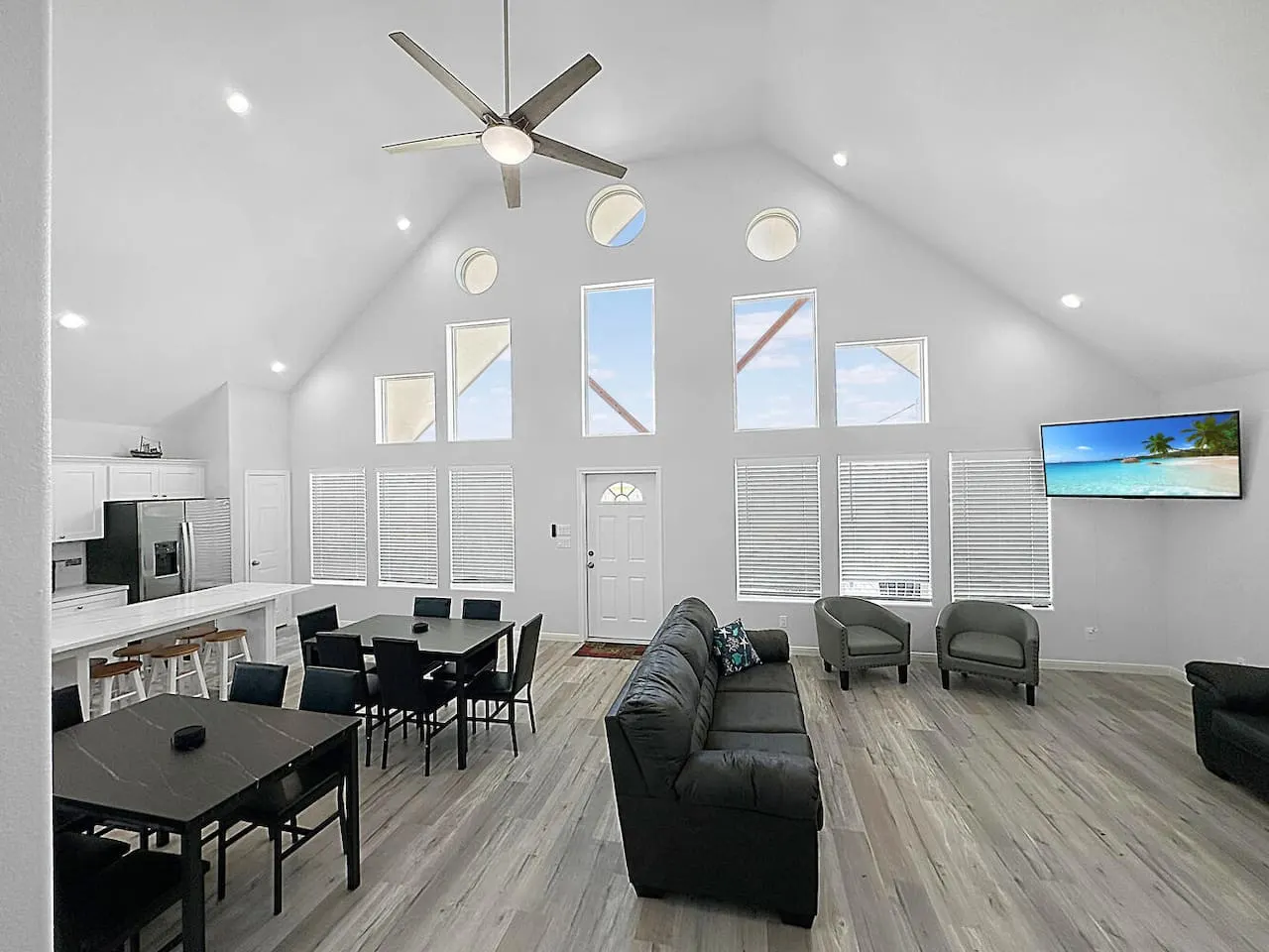 Getaway Gulf, Bolivar Peninsula, Sleeps 24, 6 Bedrooms, 4 King Rooms, Walk to Beach, In Town 14
