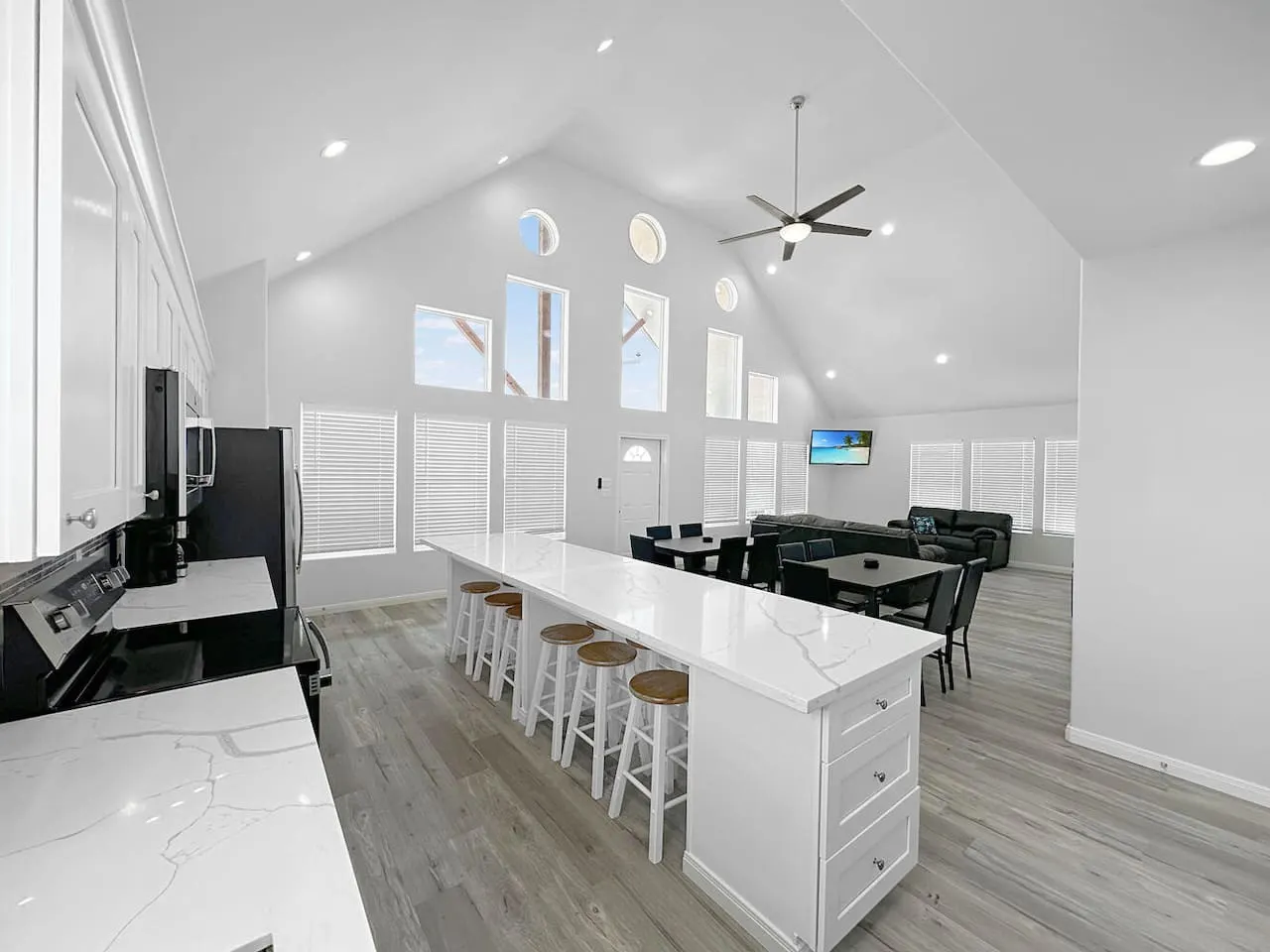 Getaway Gulf, Bolivar Peninsula, Sleeps 24, 6 Bedrooms, 4 King Rooms, Walk to Beach, In Town 19