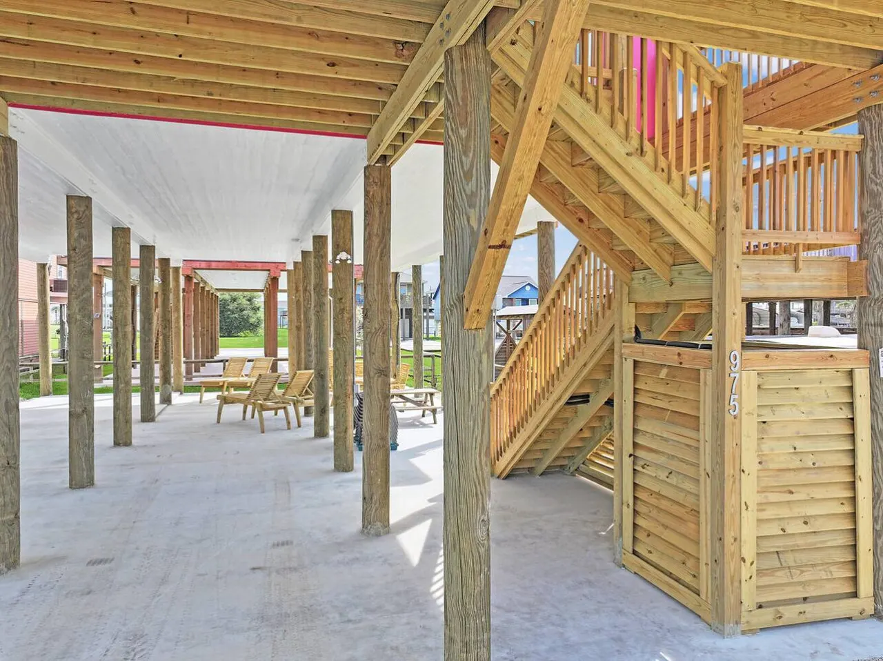 Getaway Gulf, Bolivar Peninsula, Sleeps 24, 6 Bedrooms, 4 King Rooms, Walk to Beach, In Town 20