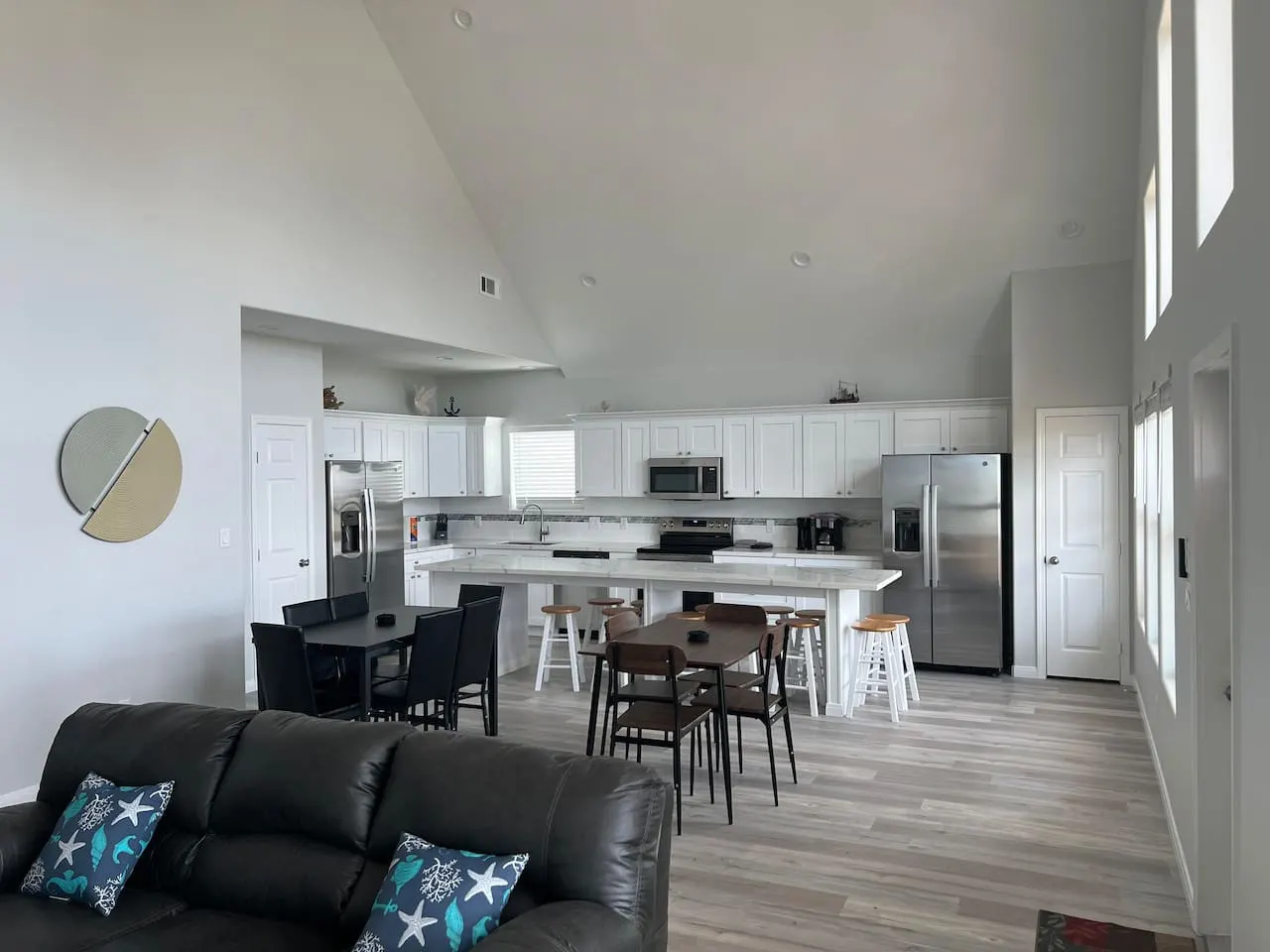 Getaway Gulf, Bolivar Peninsula, Sleeps 24, 6 Bedrooms, 4 King Rooms, Walk to Beach, In Town 7