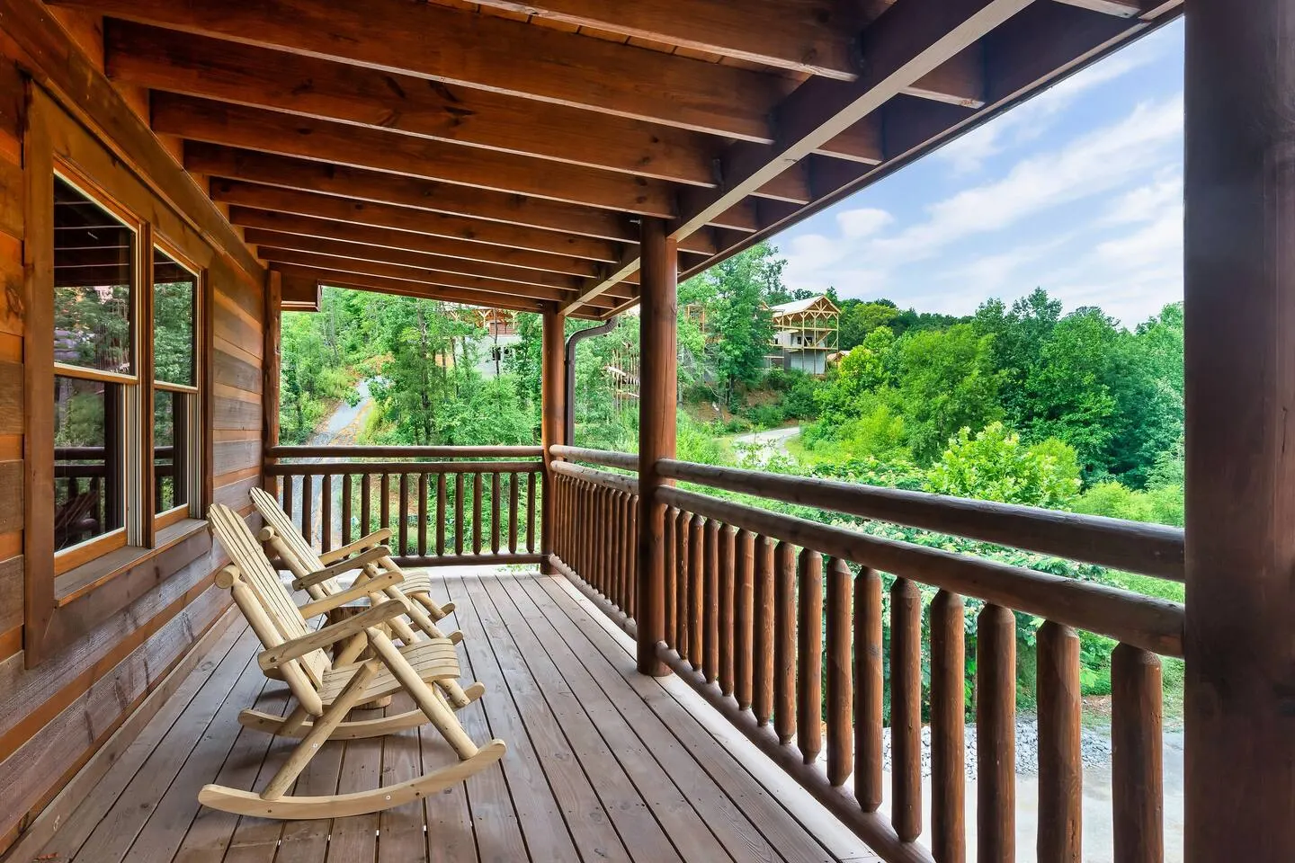 Expansive Luxury Pool Cabin For Large Groups 9