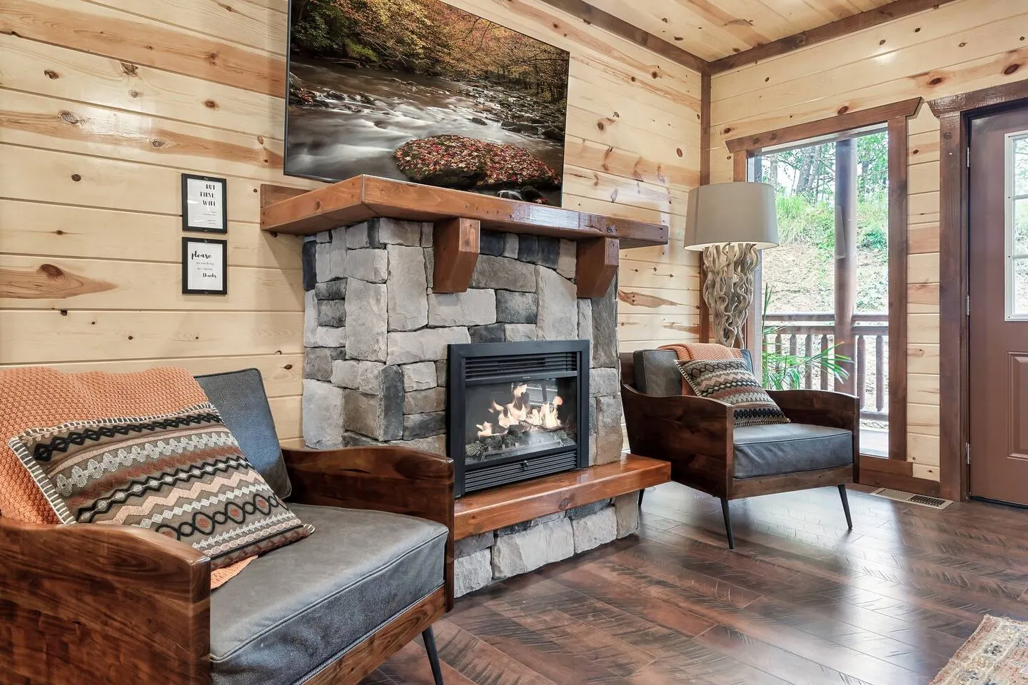 Expansive Luxury Pool Cabin For Large Groups 16