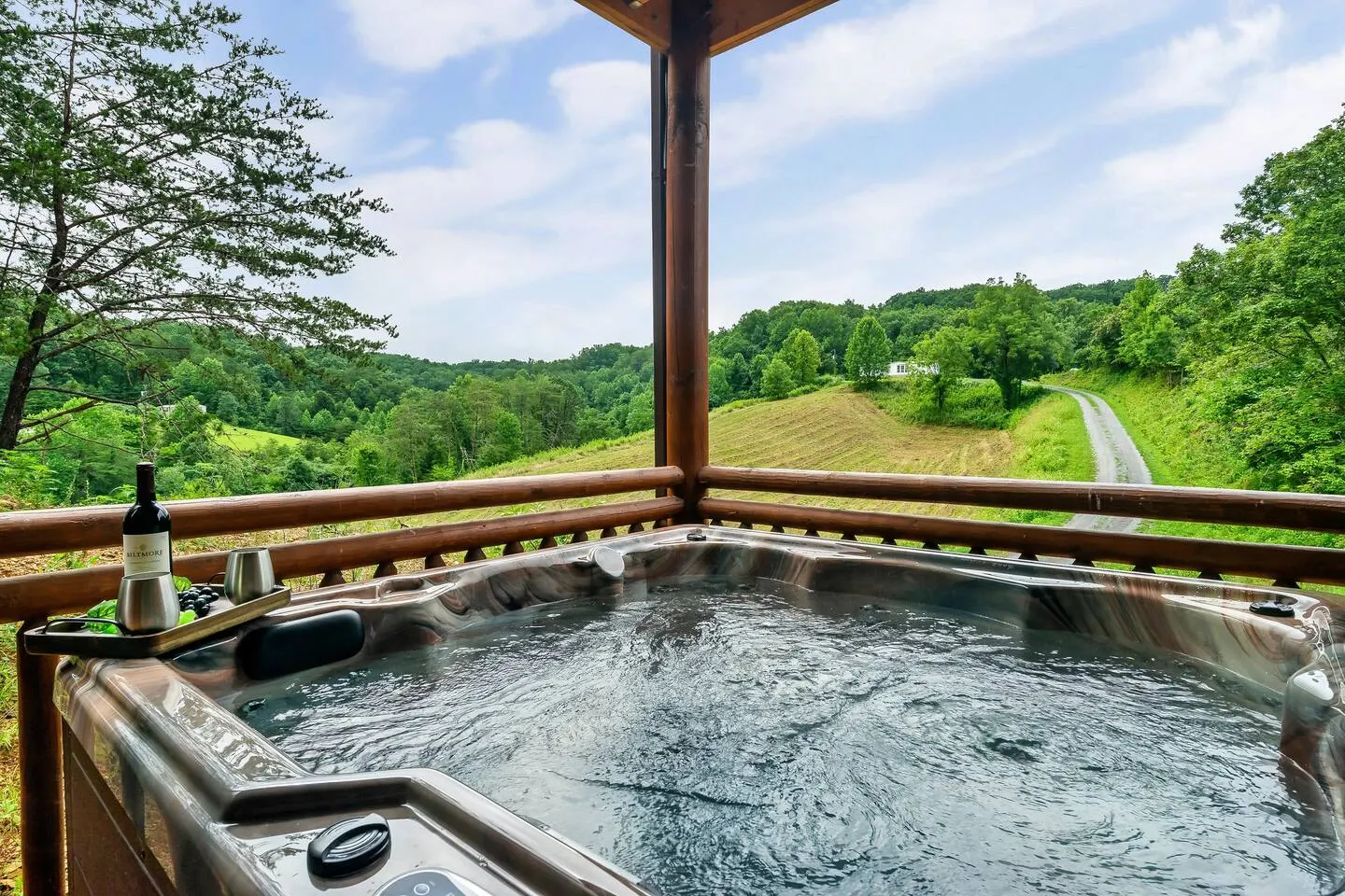 Expansive Luxury Pool Cabin For Large Groups 4