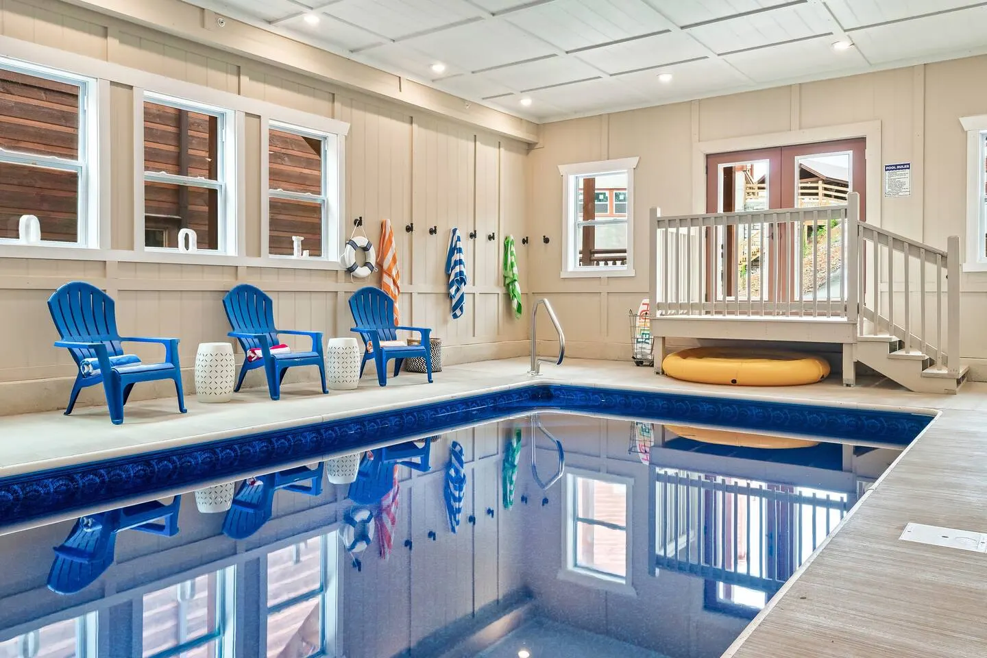 Expansive Luxury Pool Cabin For Large Groups 5