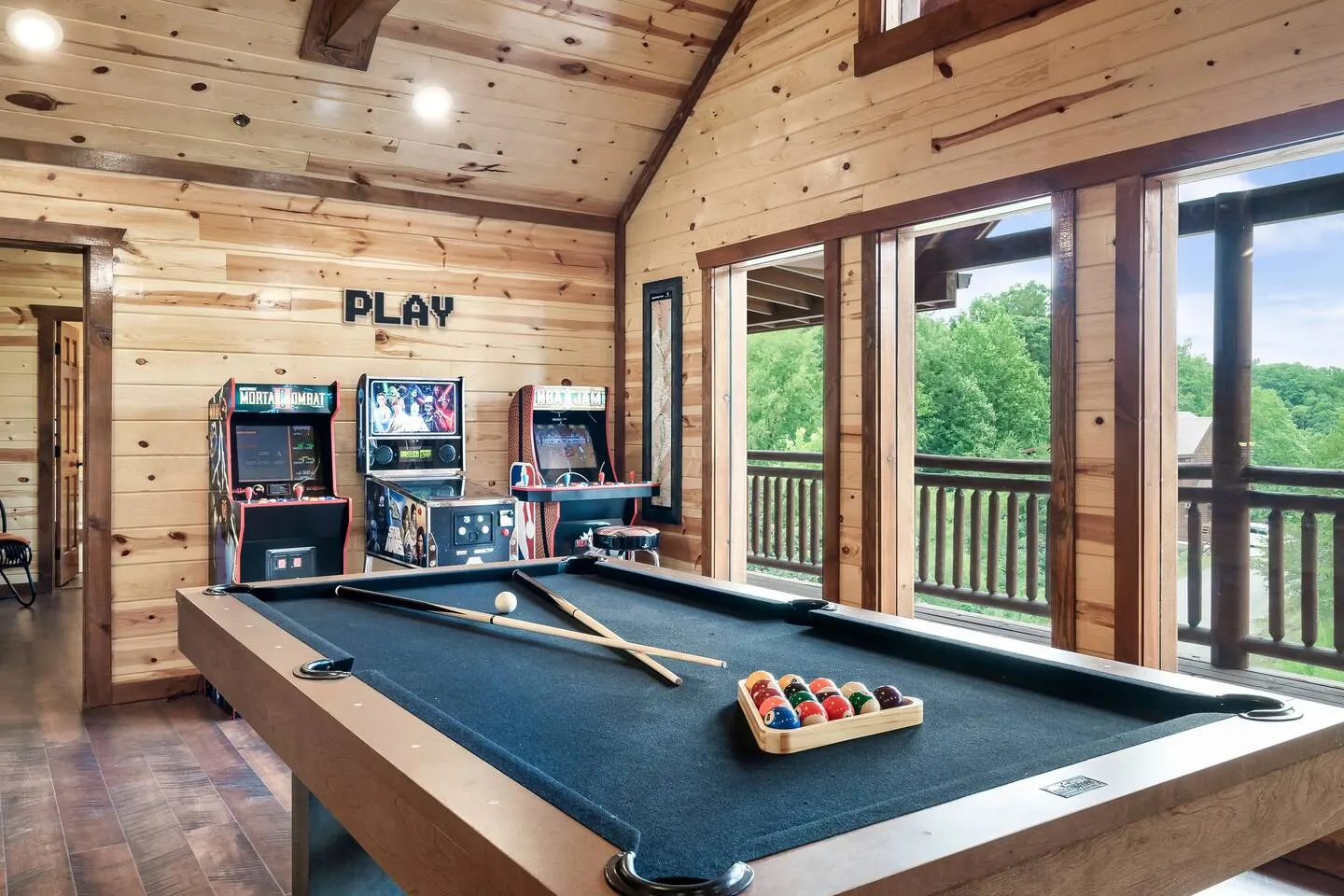 Expansive Luxury Pool Cabin For Large Groups 7