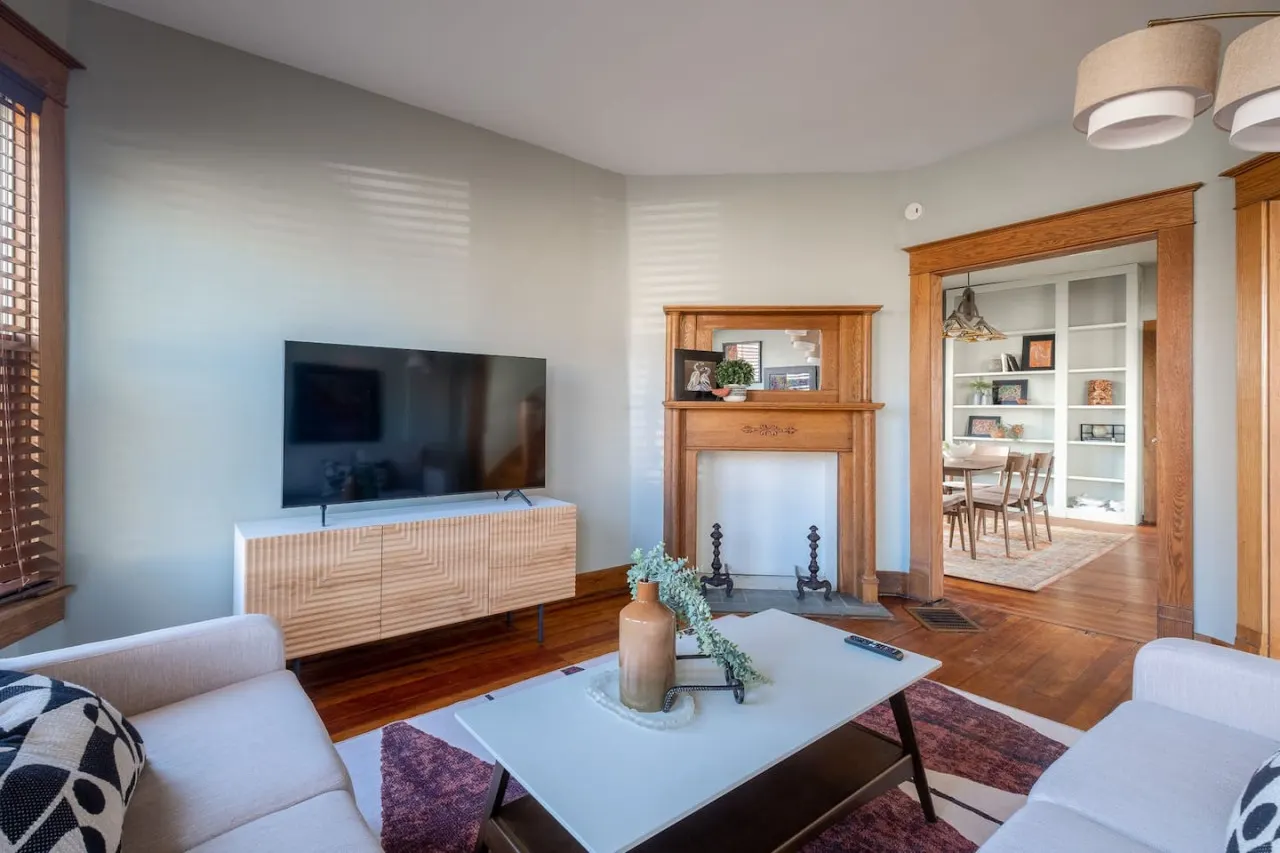 Robin's Egg ~ Private Downtown, Pet-Friendly Gem 1