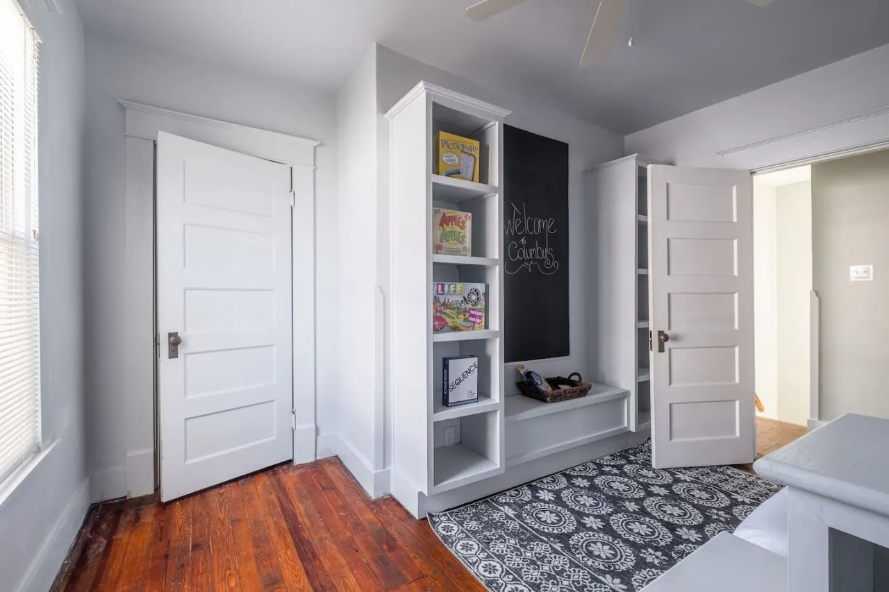 Robin's Egg ~ Private Downtown, Pet-Friendly Gem 11