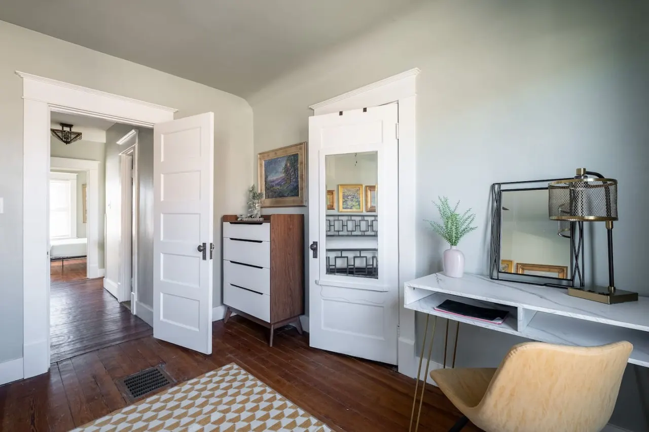Robin's Egg ~ Private Downtown, Pet-Friendly Gem 13