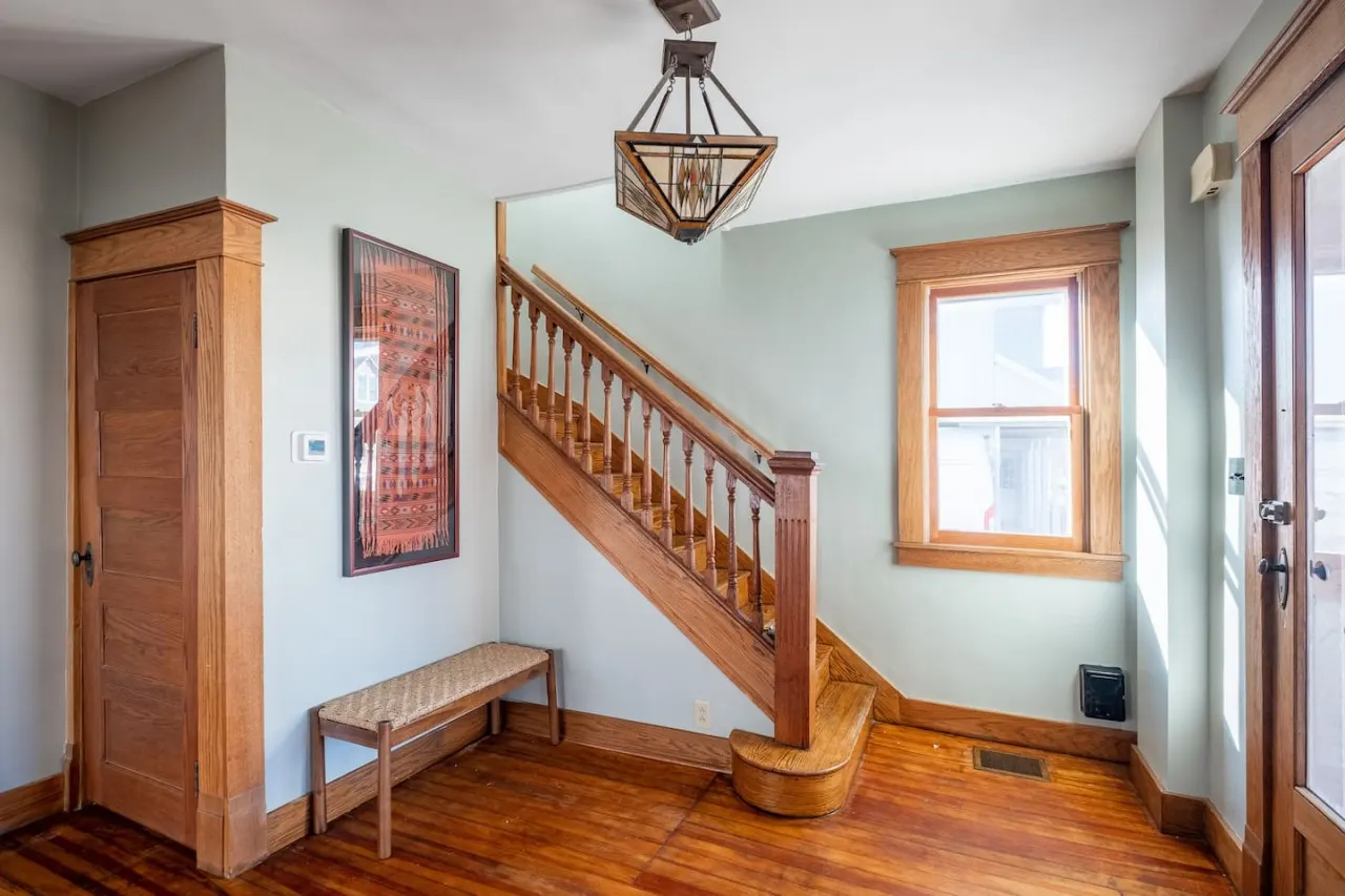 Robin's Egg ~ Private Downtown, Pet-Friendly Gem 5
