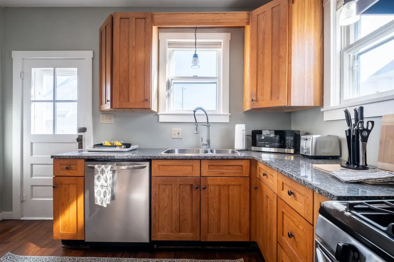 Robin's Egg ~ Private Downtown, Pet-Friendly Gem 8