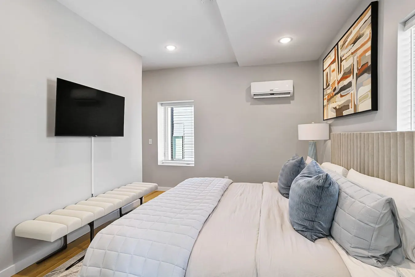 Chic Knoxville Townhouse w/ Rooftop Views — photo 2