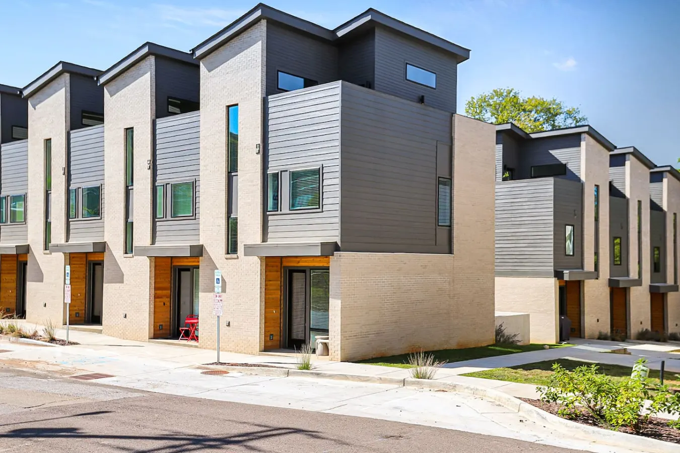 Chic Knoxville Townhouse w/ Rooftop Views 19