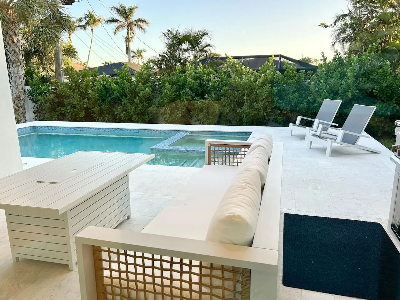 Luxury Poolside 4