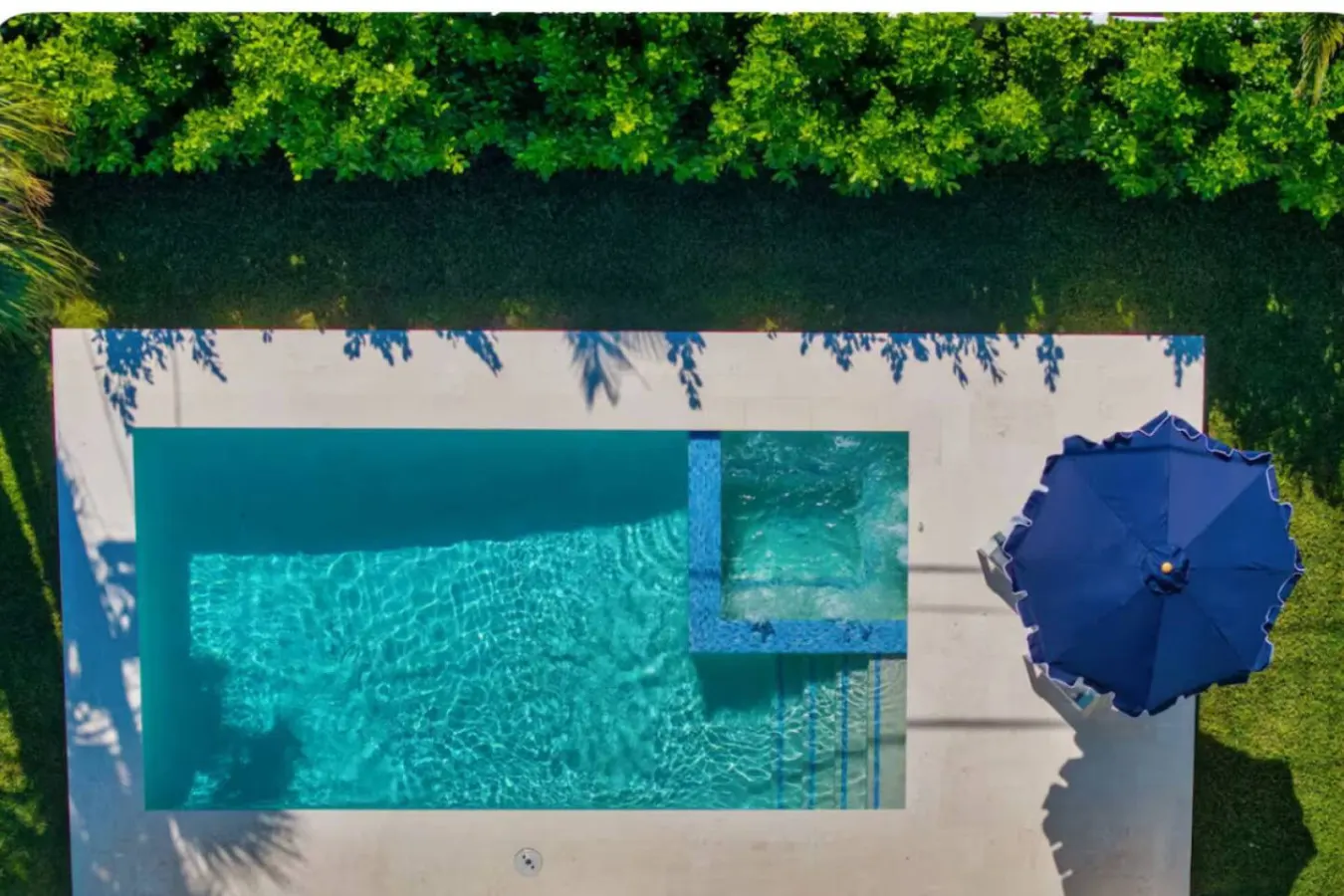 Luxury Poolside 7