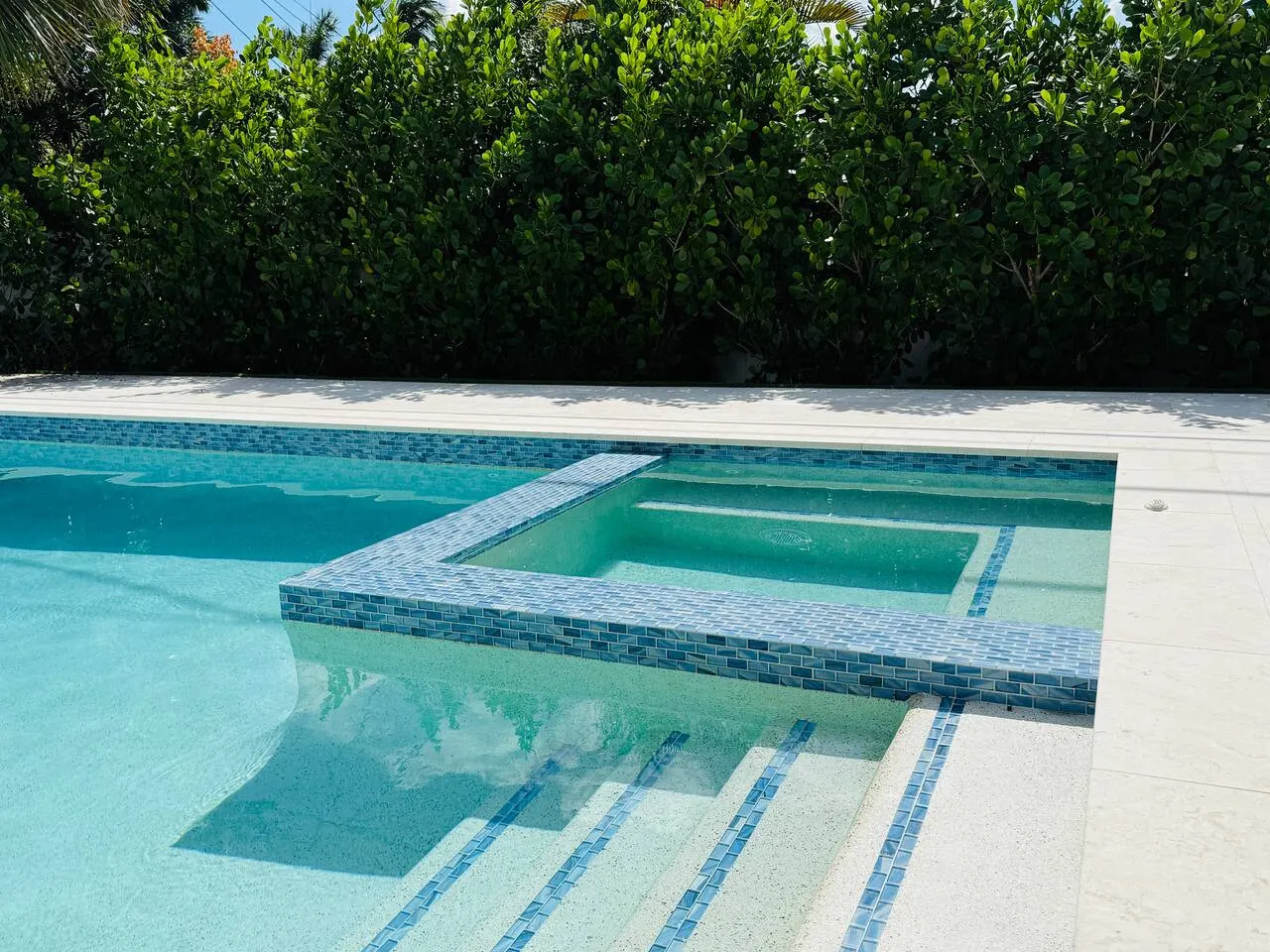 Luxury Poolside 8