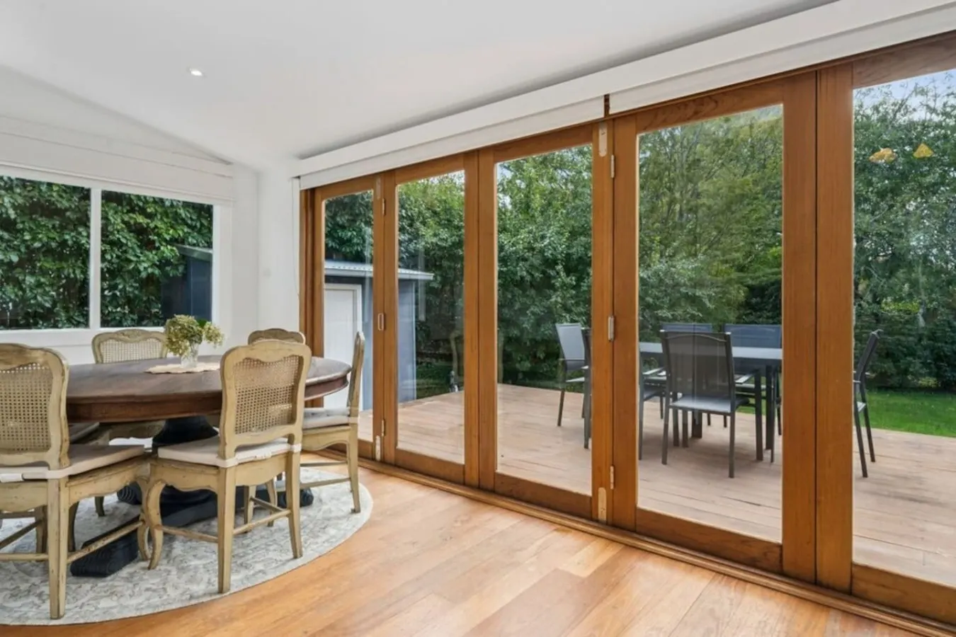 Mia - Romantic charming retreat in a quiet street 9