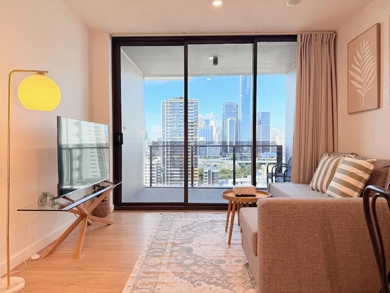 3-Bed City View Apt with Free Parking