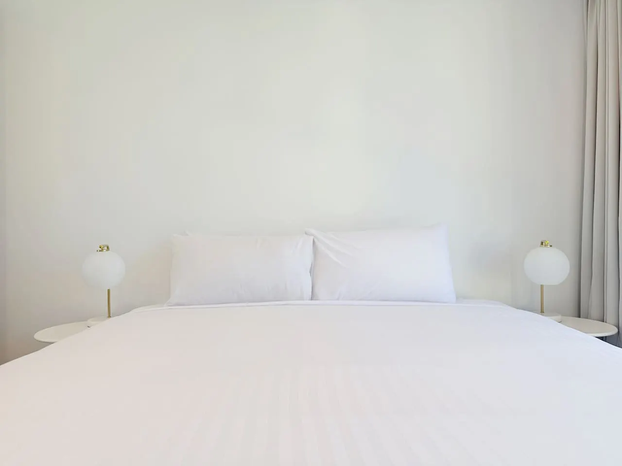 3-Bed City View Apt with Free Parking 17