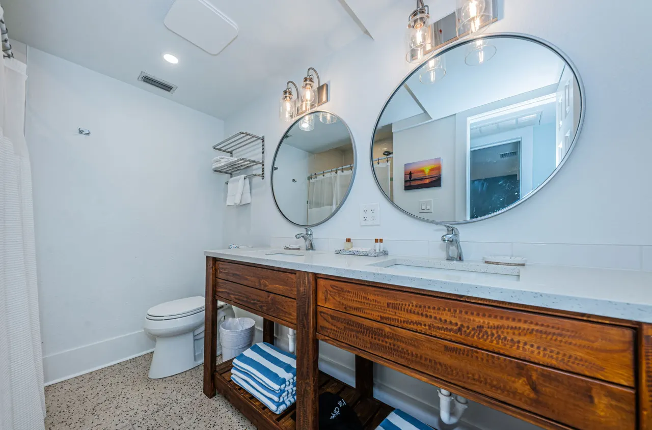 Spacious 2 Bedroom 11