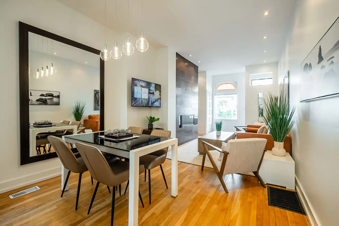 Summerhill 2BR Home Designer Style Sleeps 4 3