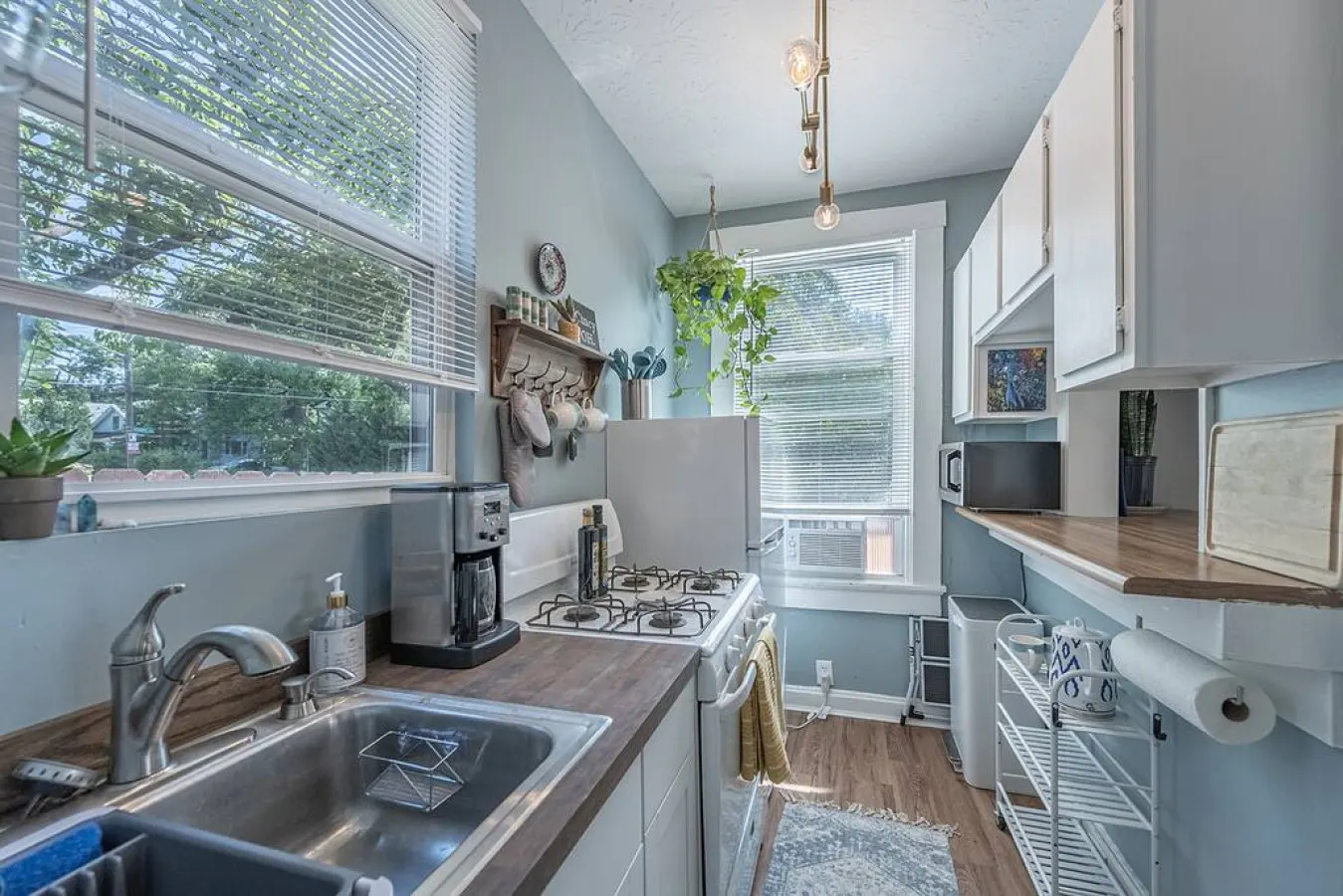 The Den - Cozy 1BR in Central Pleasant Ridge 1