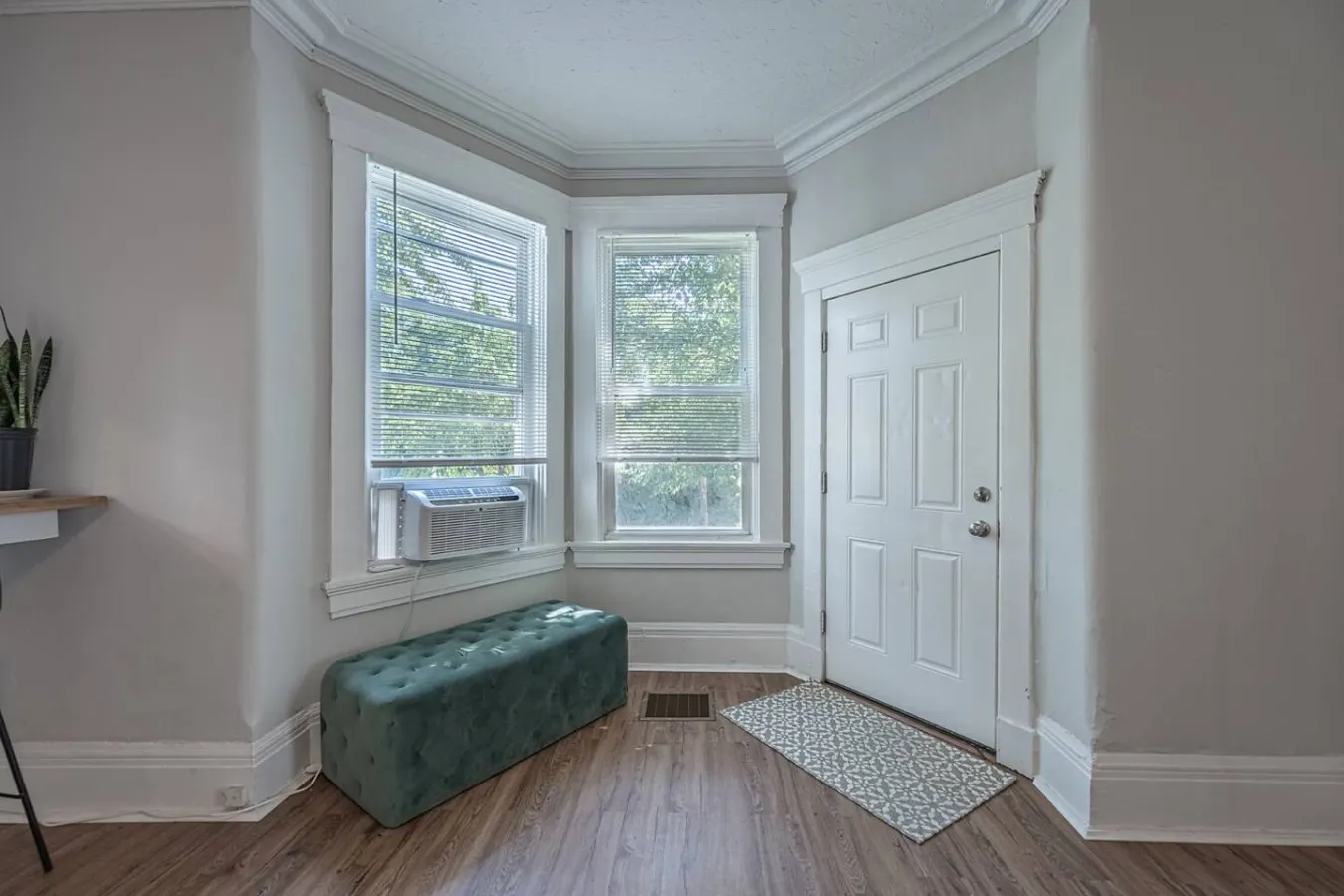 The Den - Cozy 1BR in Central Pleasant Ridge 10