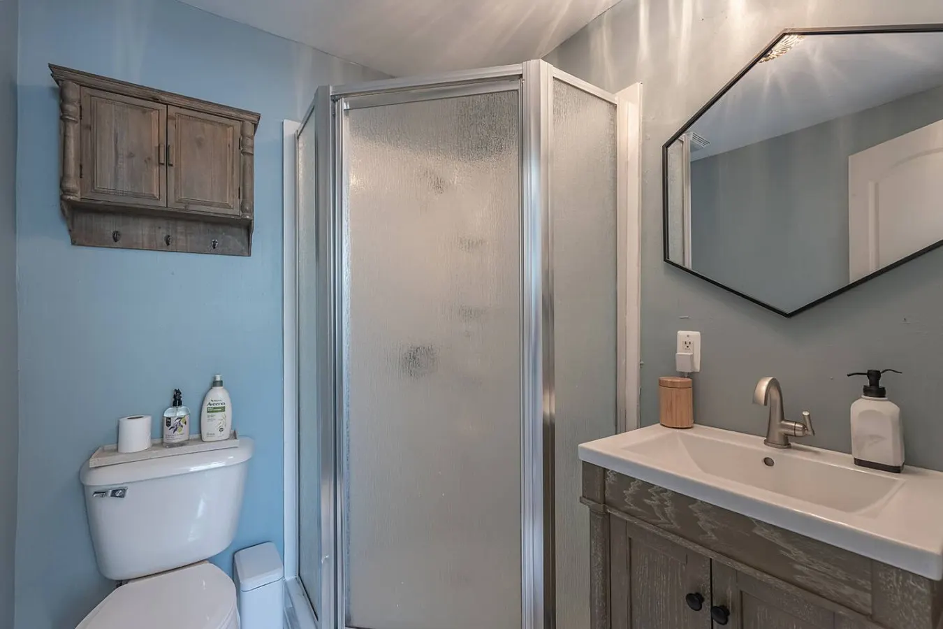 The Den - Cozy 1BR in Central Pleasant Ridge 13