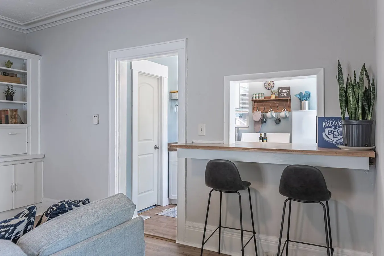 The Den - Cozy 1BR in Central Pleasant Ridge 14