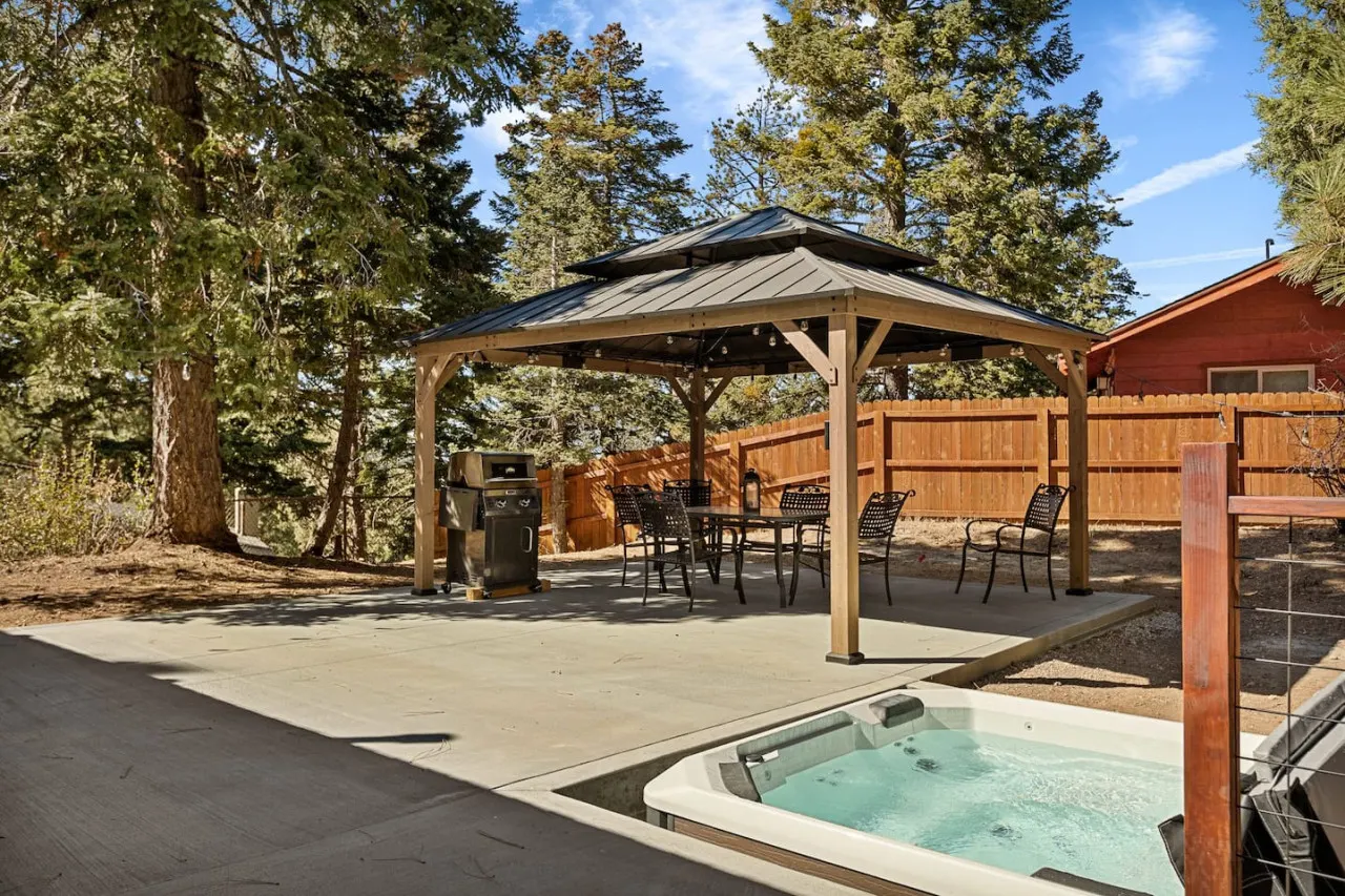 Hidden Pines - Hot Tub, BBQ & Pool Table