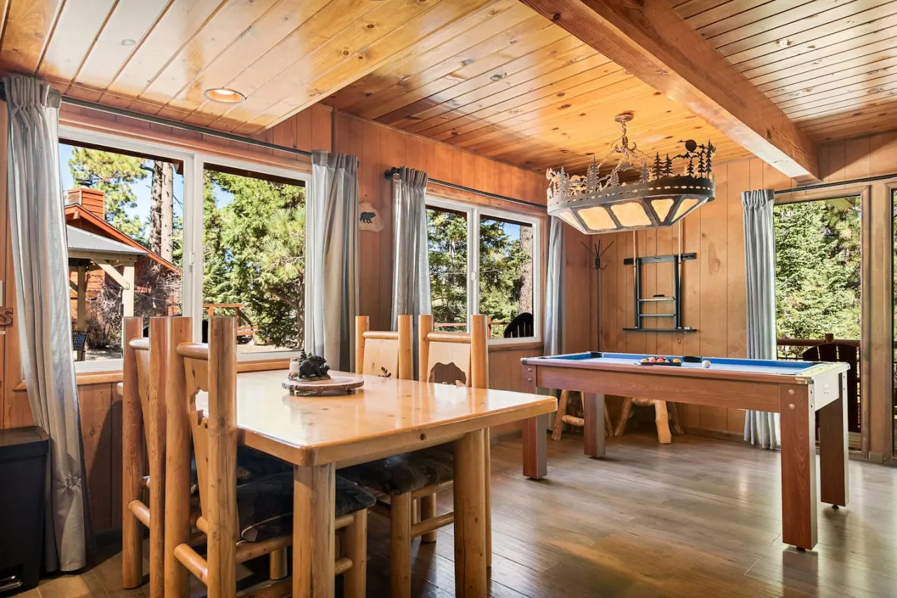 Hidden Pines - Hot Tub, BBQ & Pool Table 9