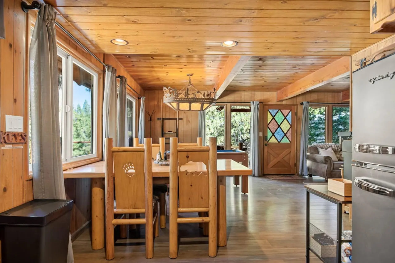 Hidden Pines - Hot Tub, BBQ & Pool Table 10