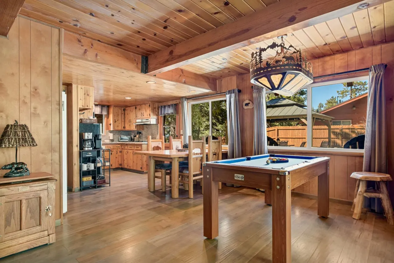 Hidden Pines - Hot Tub, BBQ & Pool Table 11