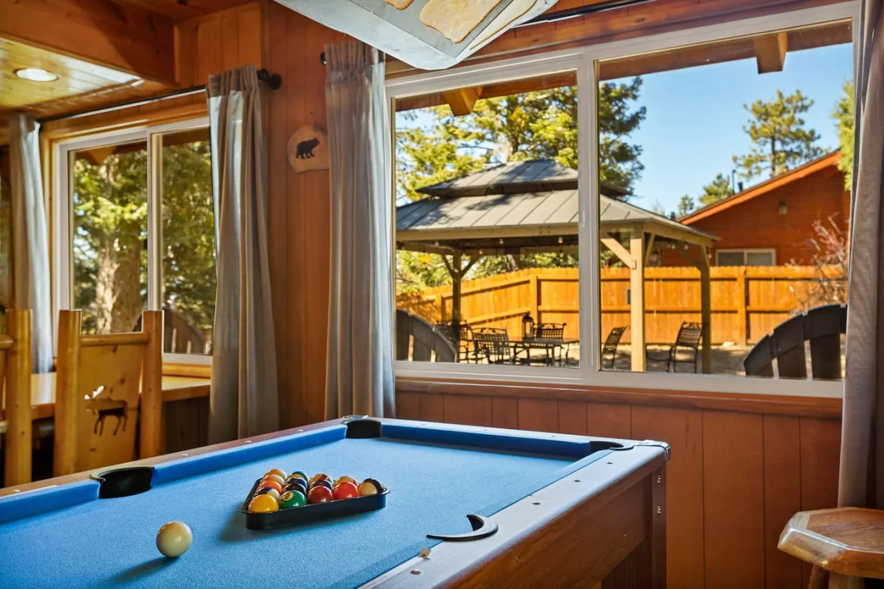 Hidden Pines - Hot Tub, BBQ & Pool Table 12