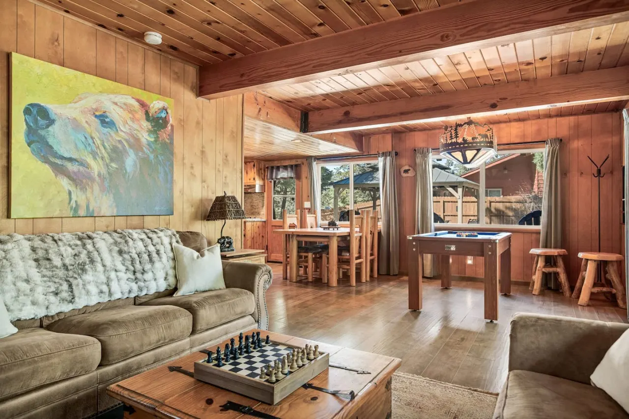Hidden Pines - Hot Tub, BBQ & Pool Table 13