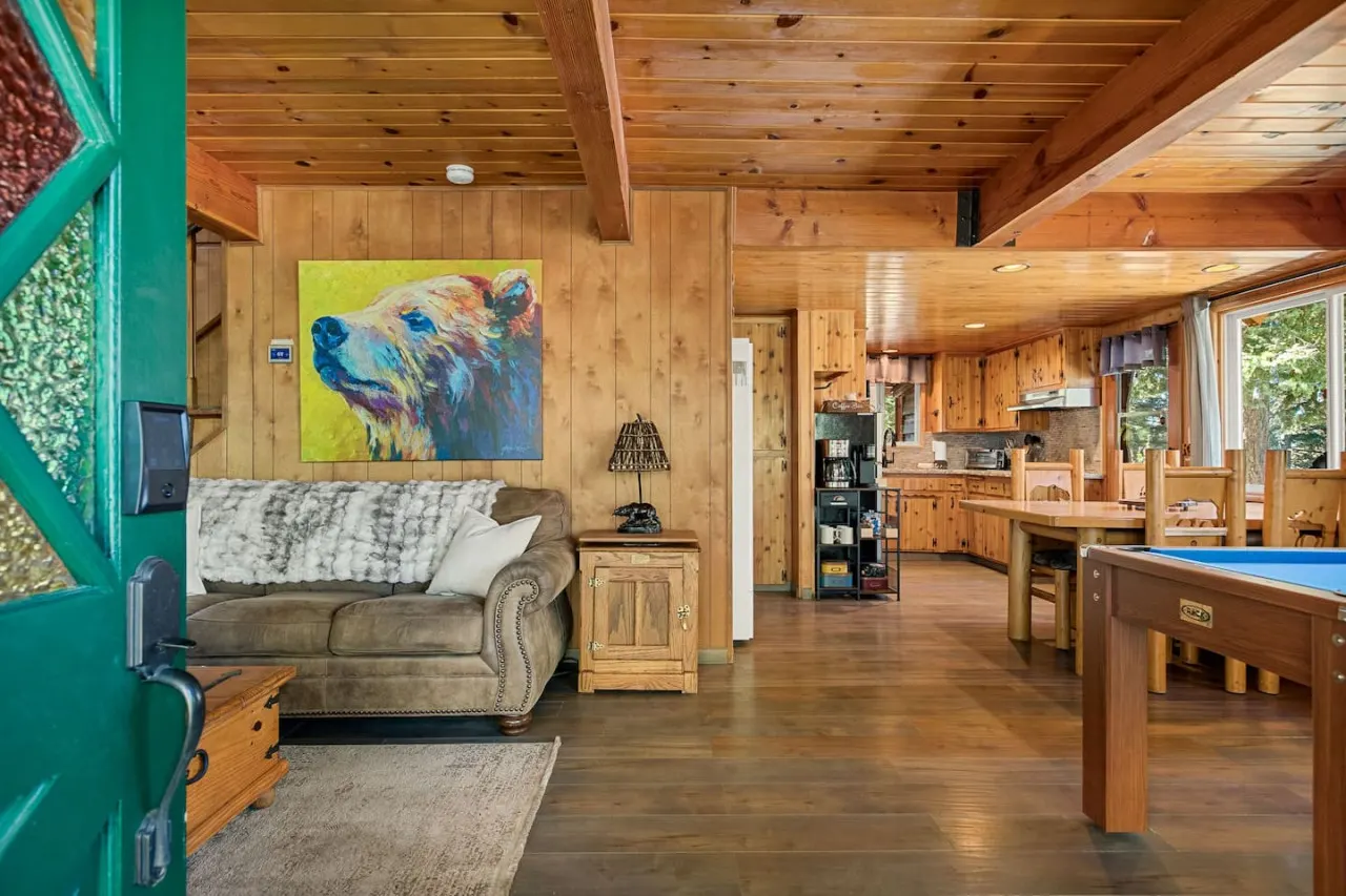 Hidden Pines - Hot Tub, BBQ & Pool Table 14