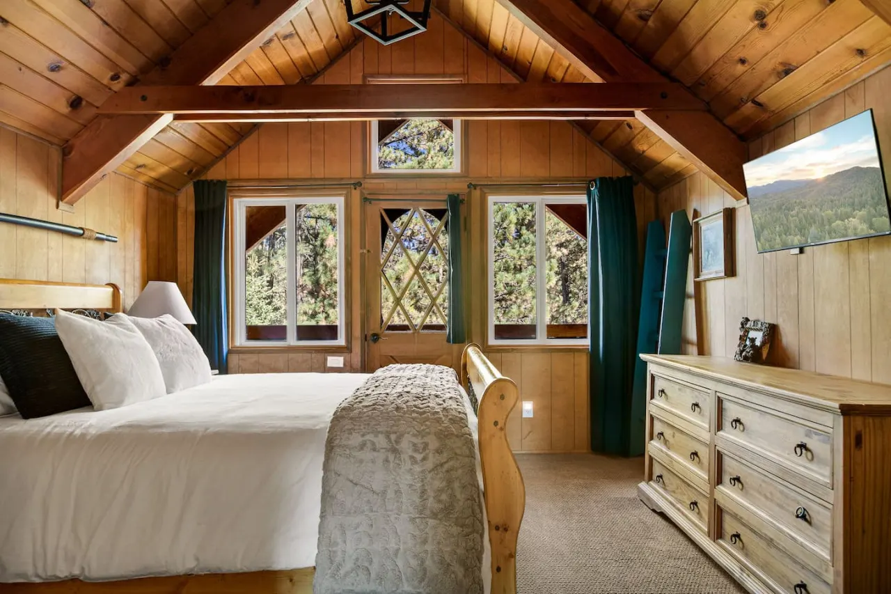 Hidden Pines - Hot Tub, BBQ & Pool Table 16
